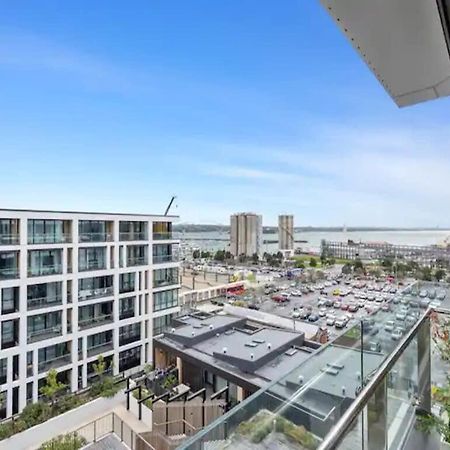 Sleek Modern Studio With Balcony Окленд Экстерьер фото
