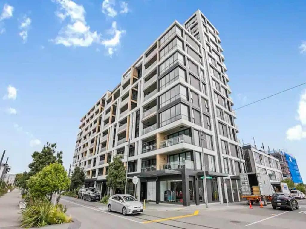 Sleek Modern Studio With Balcony Окленд Экстерьер фото